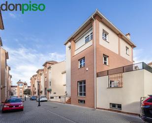 Vista exterior de Casa o xalet en venda en  Granada Capital amb Aire condicionat, Calefacció i Jardí privat