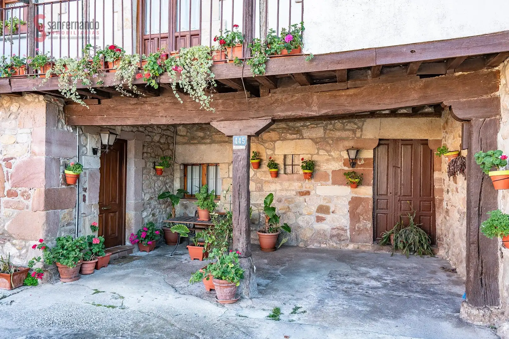 Vista exterior de Casa adosada en venta en Torrelavega  con Jardín privado, Terraza y Trastero