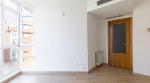 Foto 3 de Piso en venta en Apostol Santiago, Ventas, Madrid
