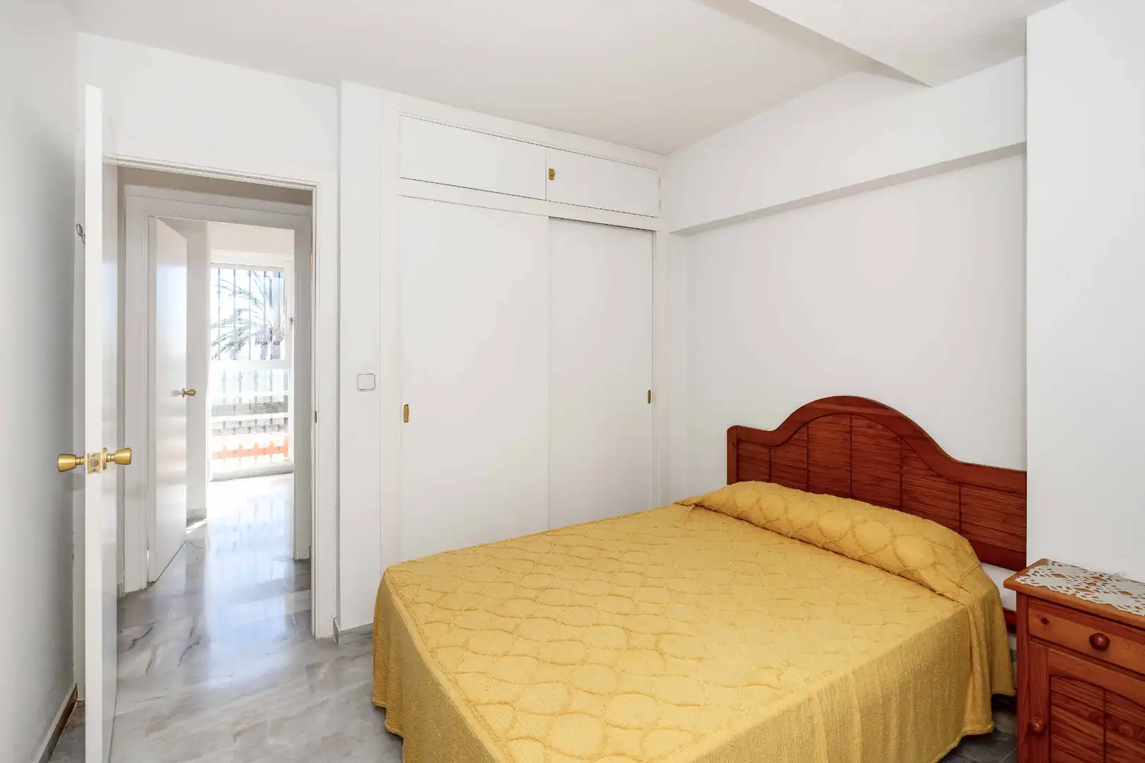 Habitación de Dúplex en venta en Marbella con Terraza, Alarma y Piscina comunitaria