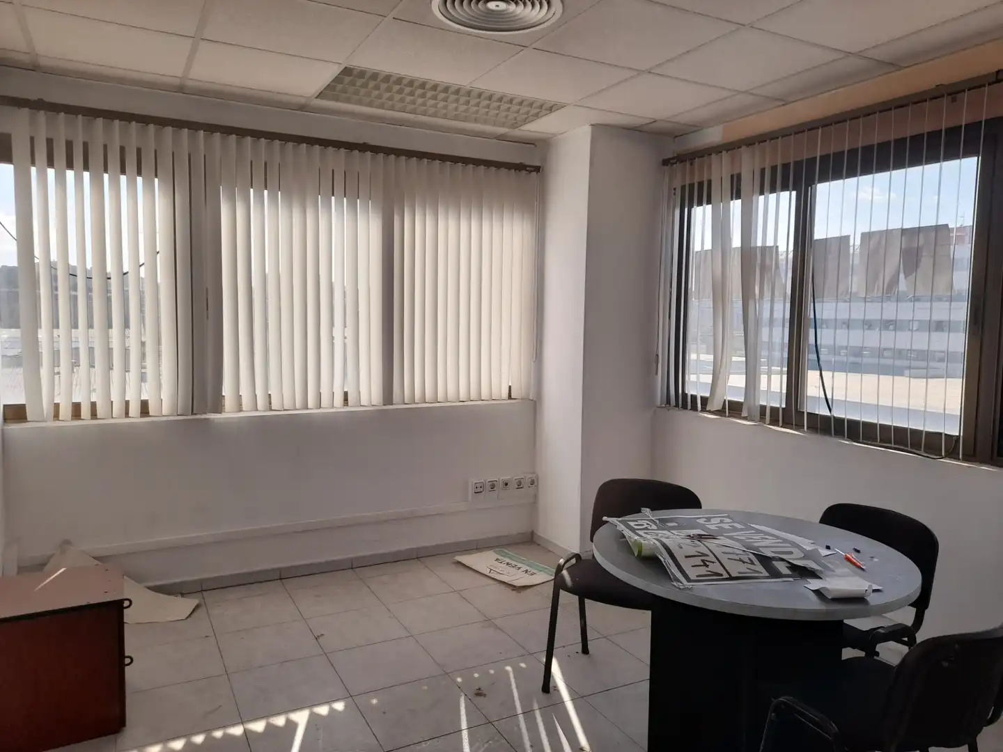 Büro zur Miete in Ripollet mit Klimaanlage, Heizung und Möbliert