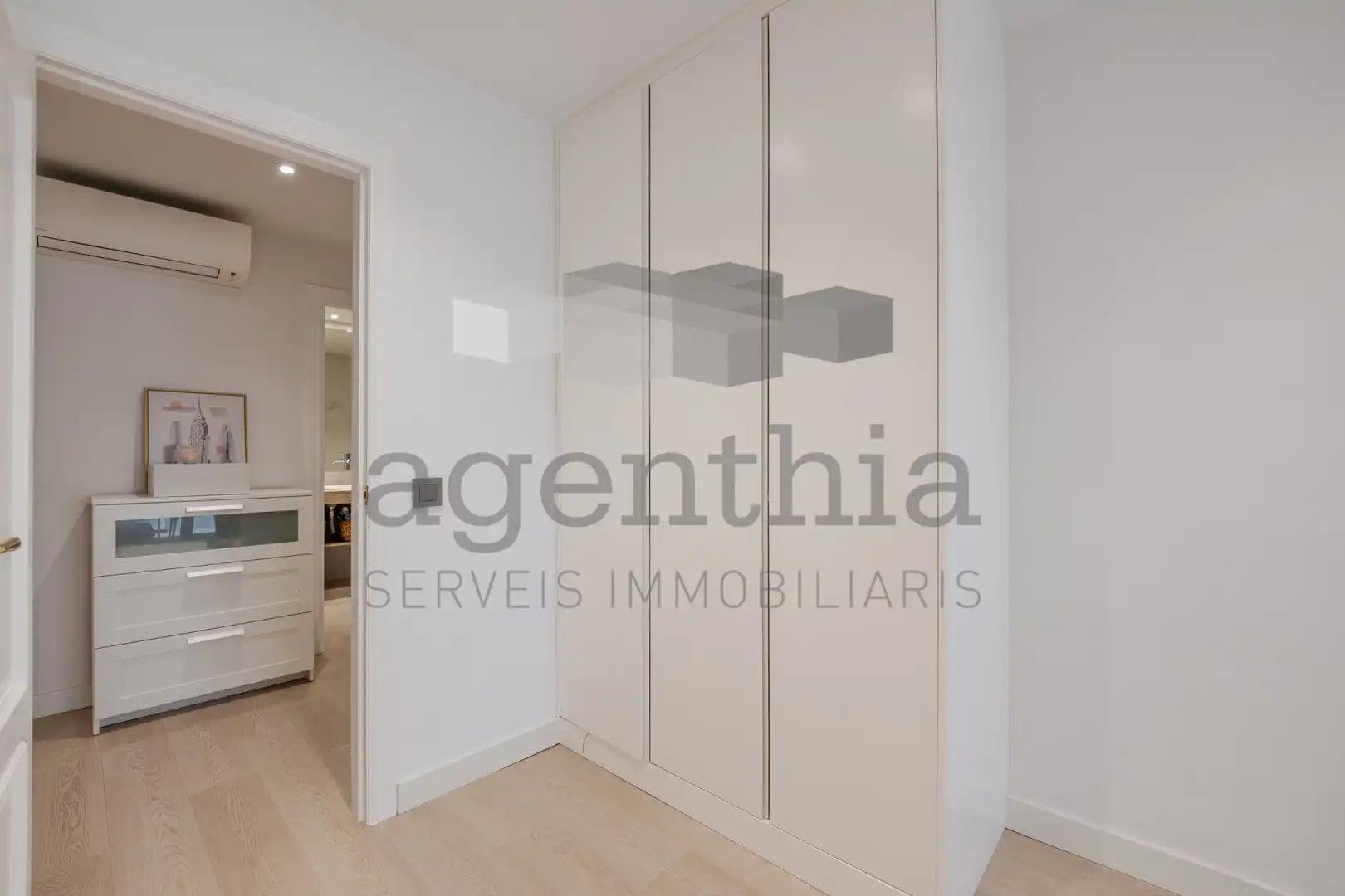 Bedroom of Flat for sale in Girona  with Air Conditioner, Heating and Balcony
