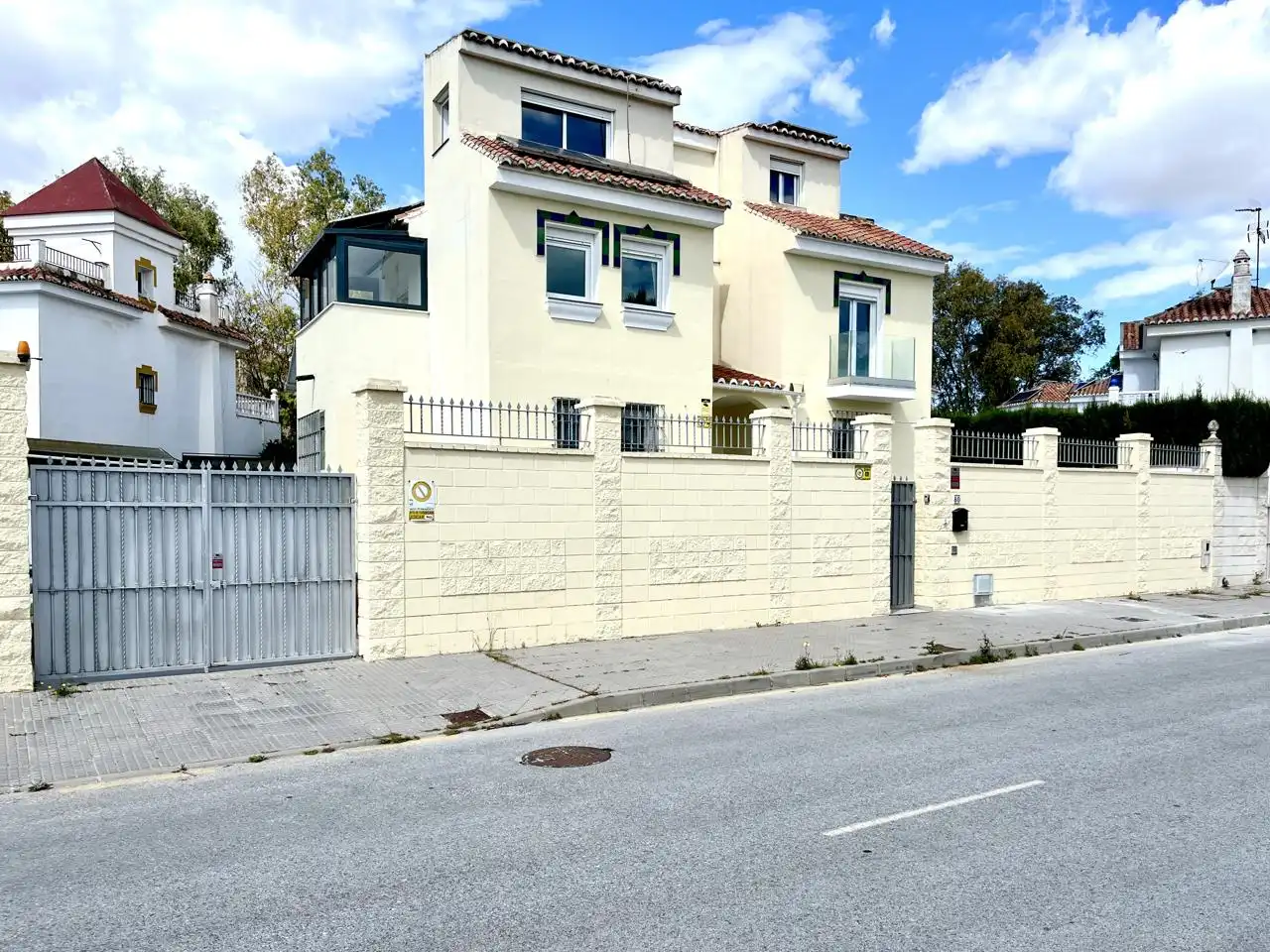 Vista exterior de Casa o chalet en venta en Torremolinos con Jardín privado, Terraza y Piscina
