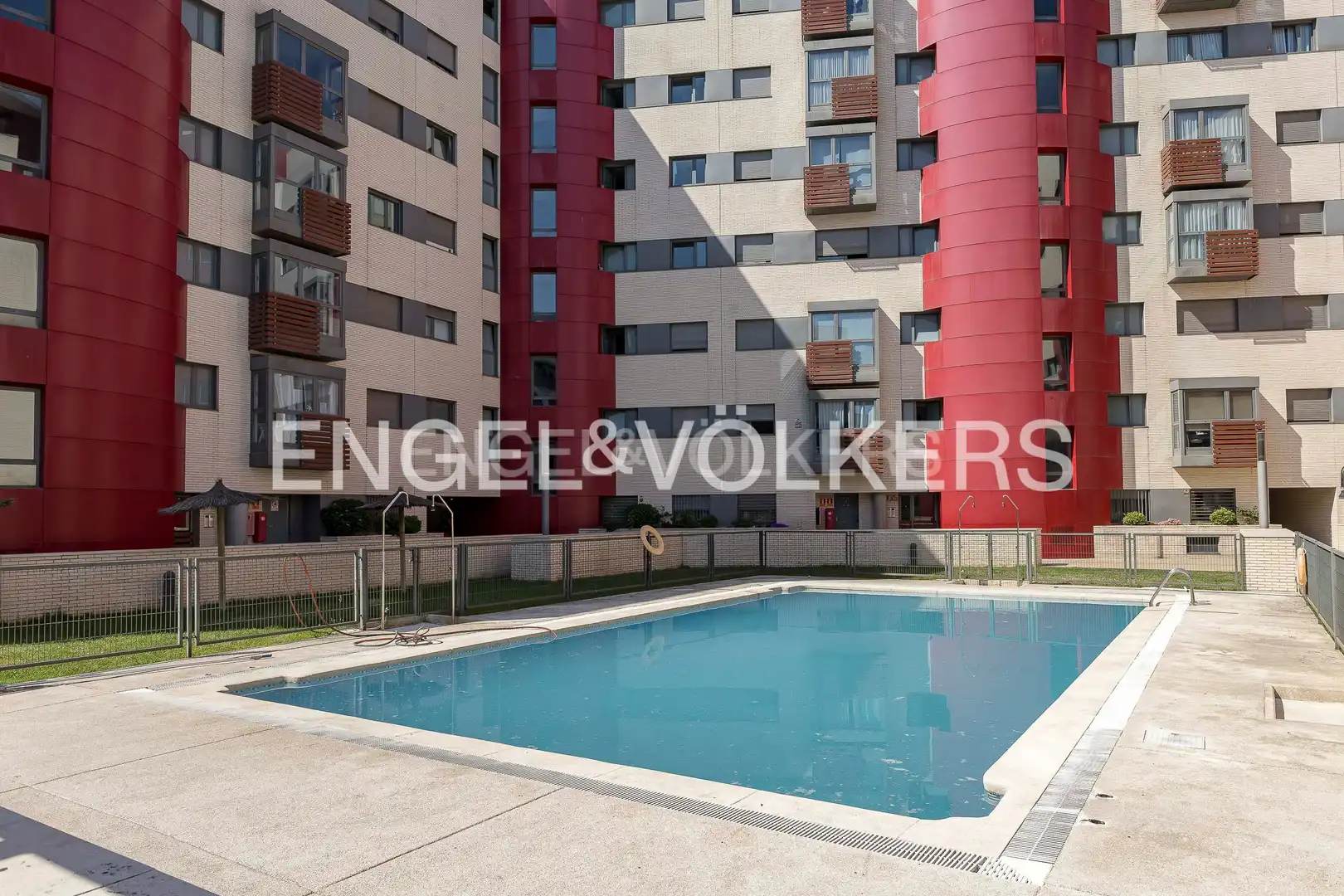 Piscina de Piso en venta en Madrid con Calefacción y Piscina