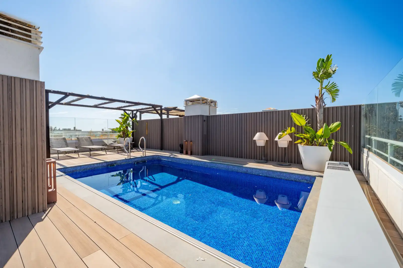 Piscina de Ático en venta en Nueva Andalucía
