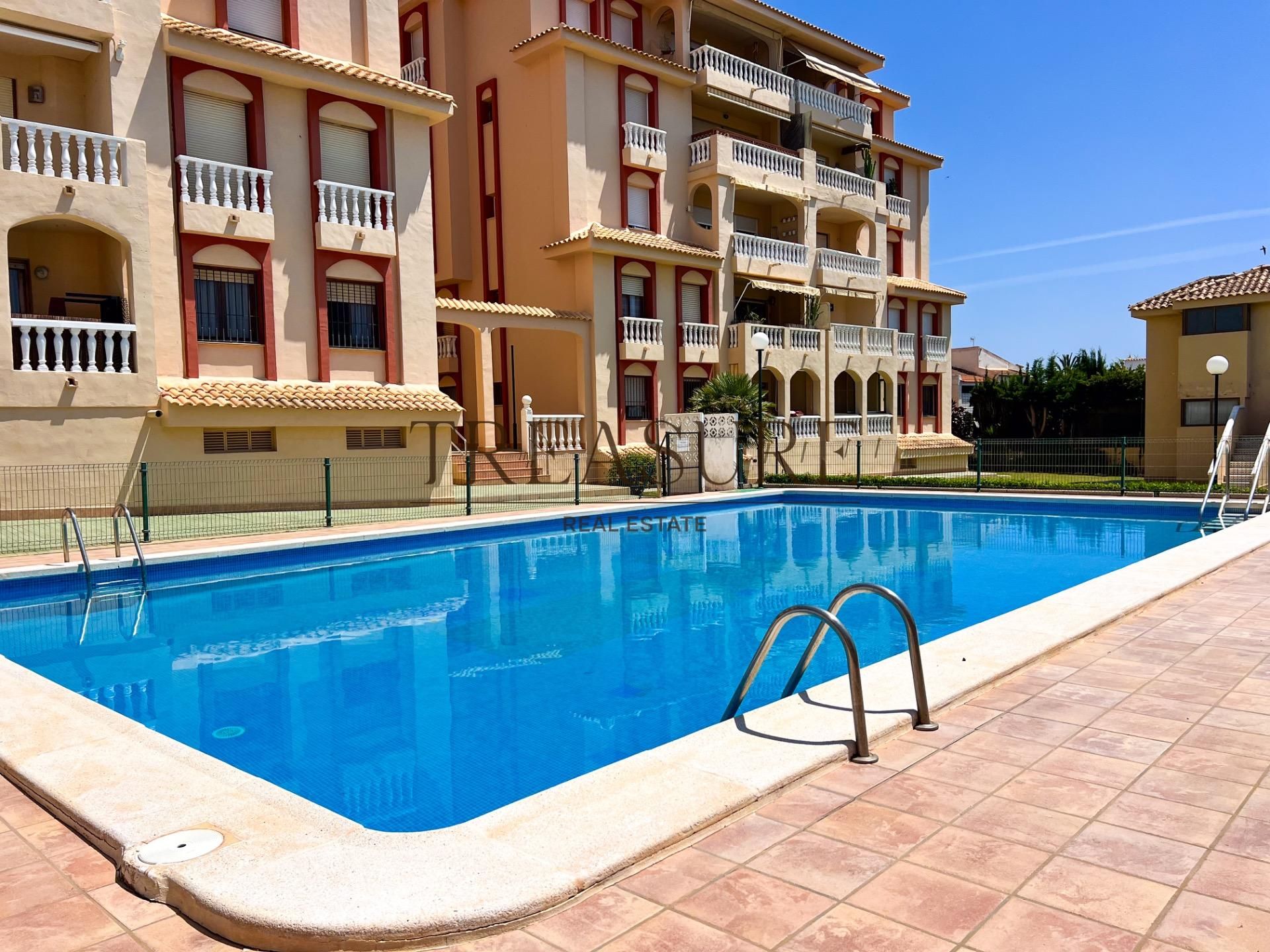 Piscina de Casa adosada en venda en Cartagena amb Jardí privat, Terrassa i Traster