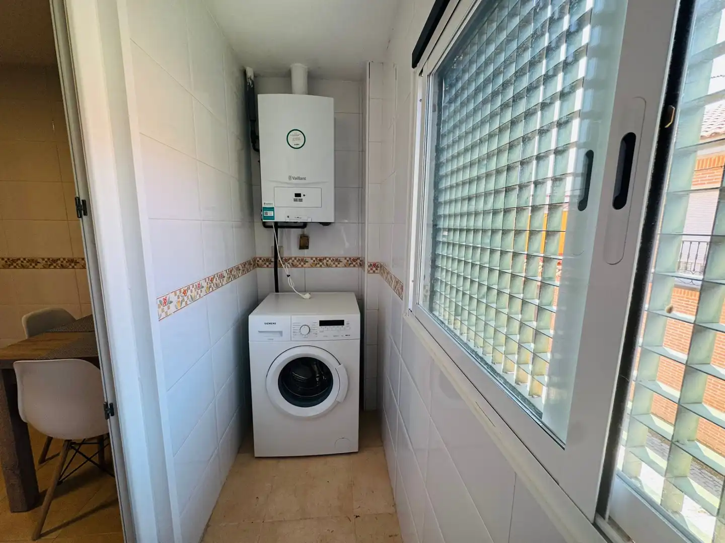 Bathroom of Duplexes for rent in Sevilla la Nueva  with Air Conditioner, Heating and Storage room