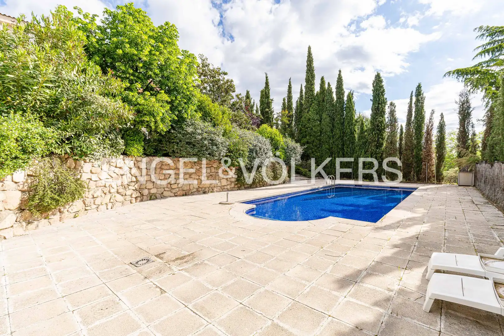 Piscina de Casa o xalet en venda en Torrelodones amb Calefacció, Jardí privat i Terrassa