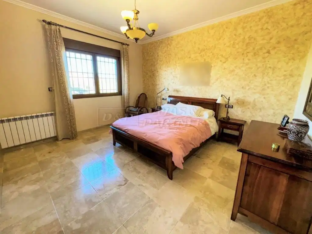 Dormitori de Casa o xalet en venda en Orihuela amb Aire condicionat, Jardí privat i Traster