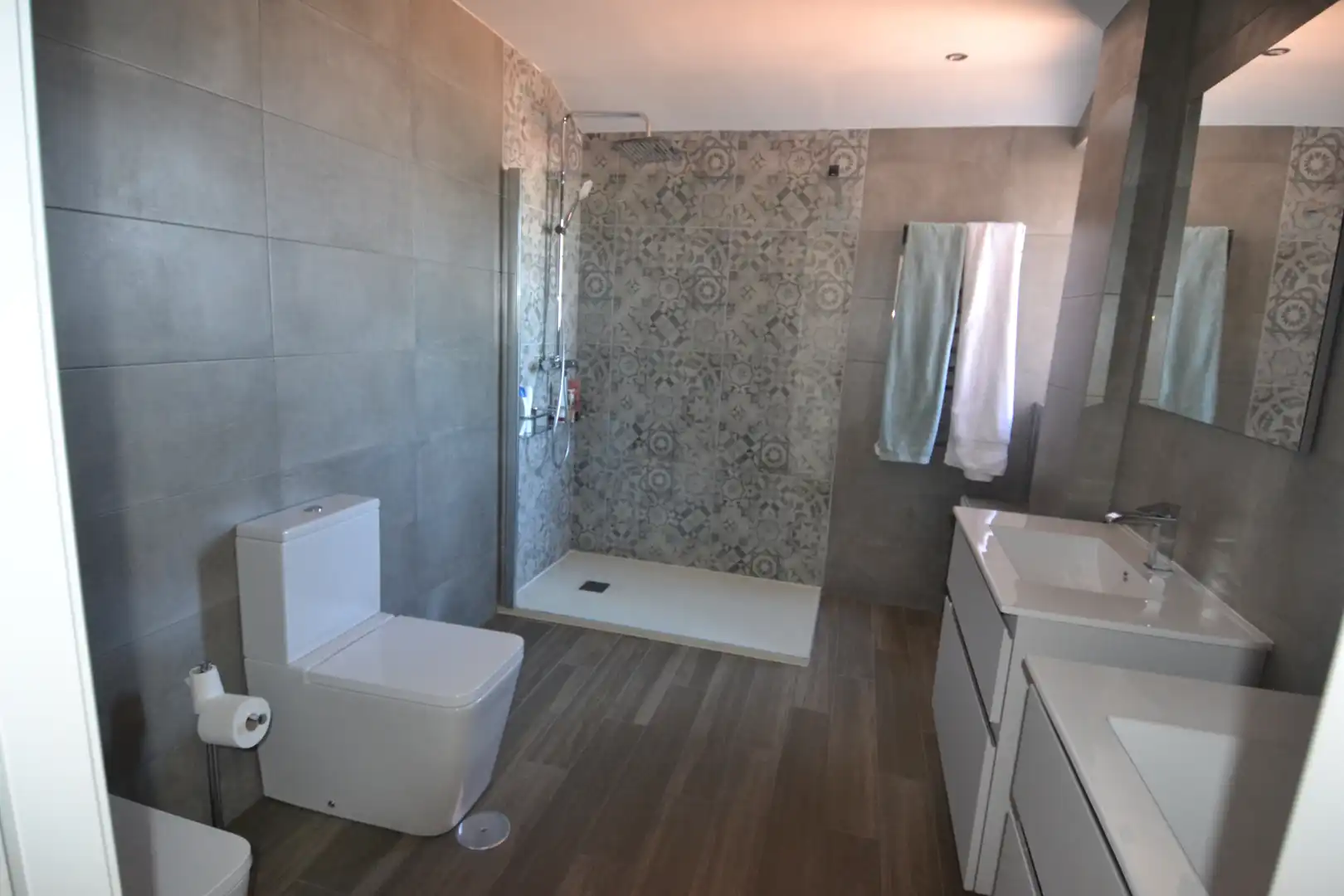 Bany de Dúplex de lloguer en Majadahonda amb Aire condicionat, Calefacció i Terrassa