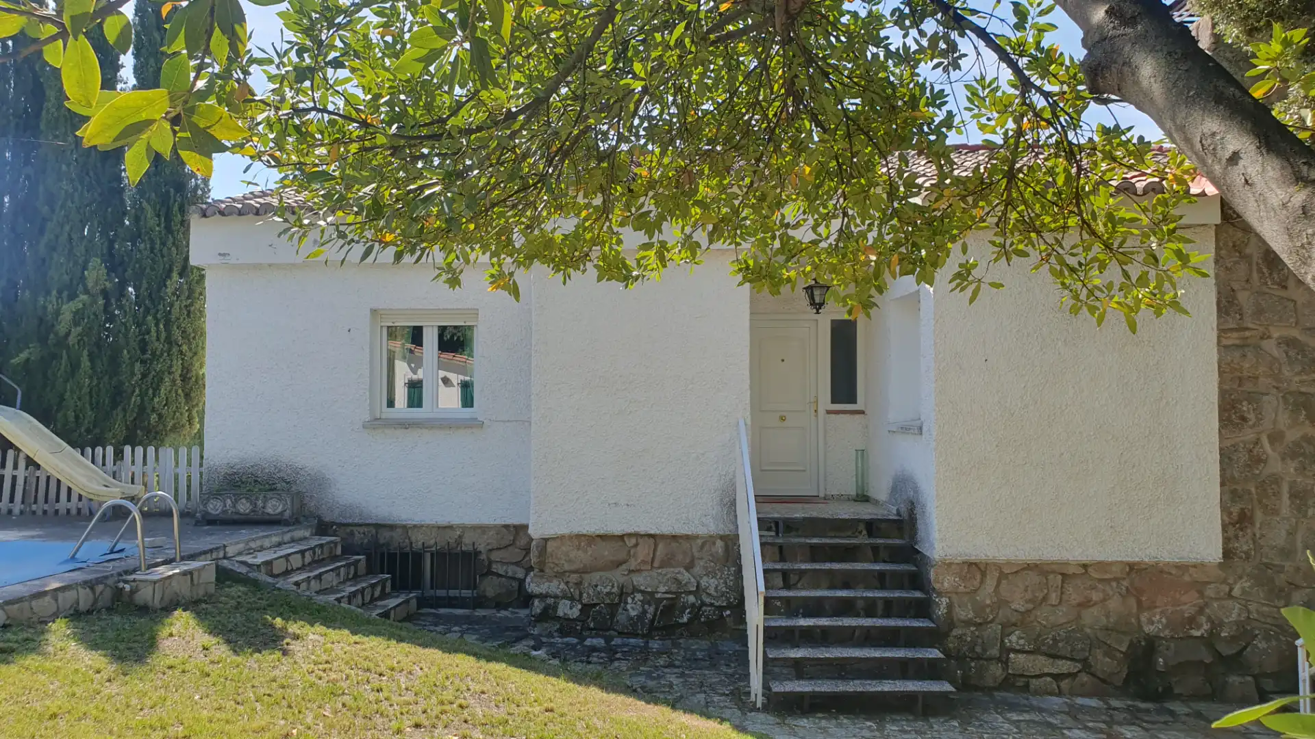 Vista exterior de Casa o xalet en venda en Valdemorillo amb Calefacció, Jardí privat i Terrassa