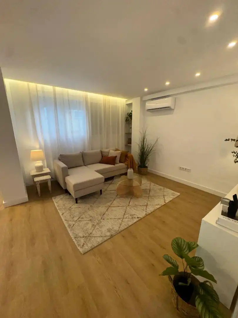 Sala d'estar de Pis en venda en Tomares amb Aire condicionat i Calefacció