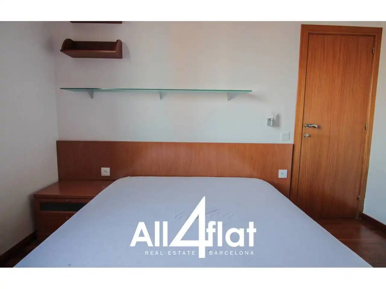 Schlafzimmer von Dachboden zur Miete in Barcelona mit Klimaanlage, Parkett und Terrasse