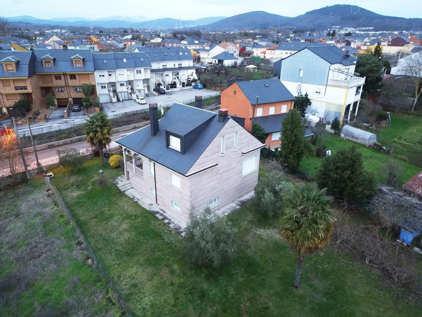 Vista exterior de Casa o chalet en venta en Ponferrada con Calefacción, Jardín privado y Terraza