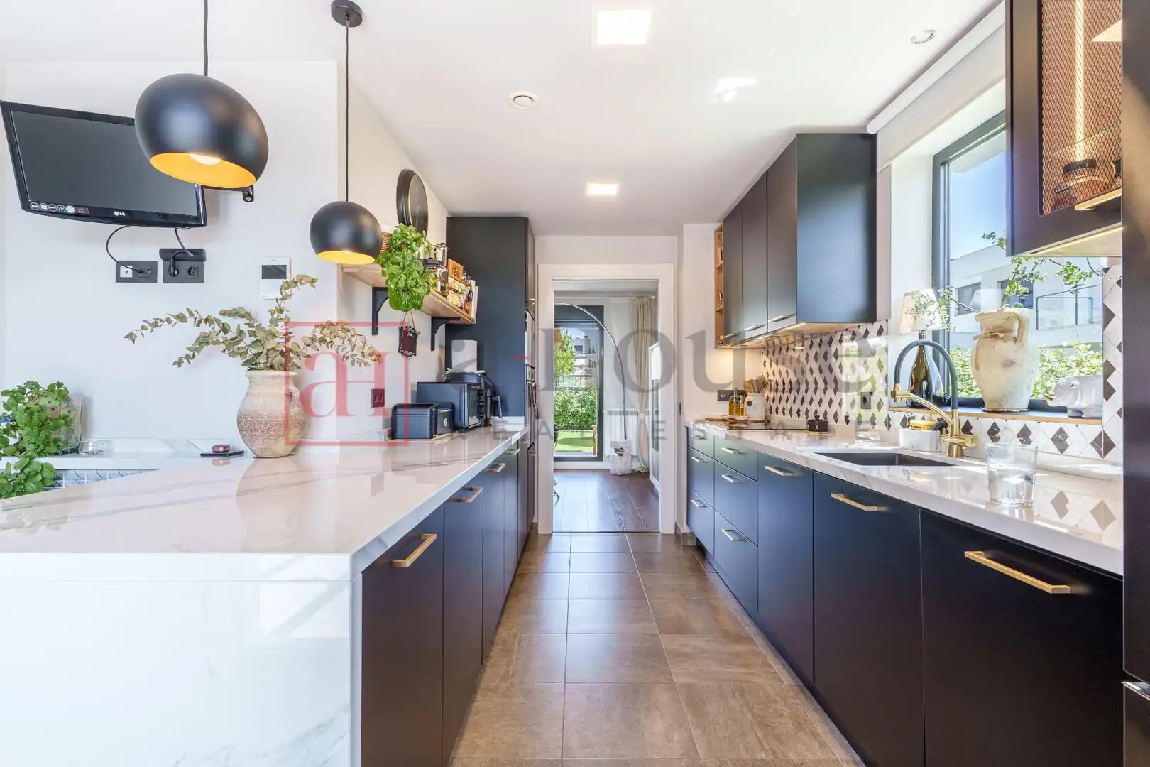 Cocina de Casa adosada en venta en Boadilla del Monte con Aire acondicionado, Calefacción y Jardín privado