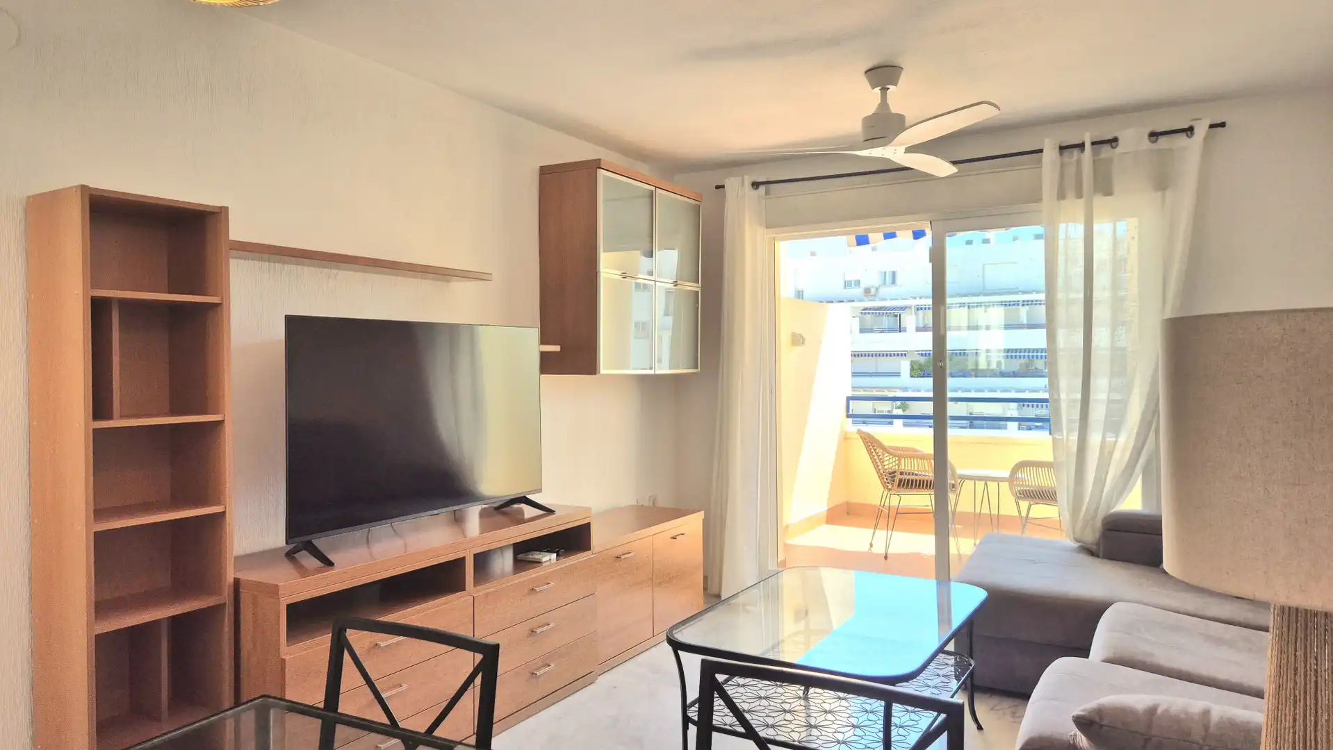 Sala de estar de Ático de alquiler en Marbella con Aire acondicionado, Terraza y Trastero