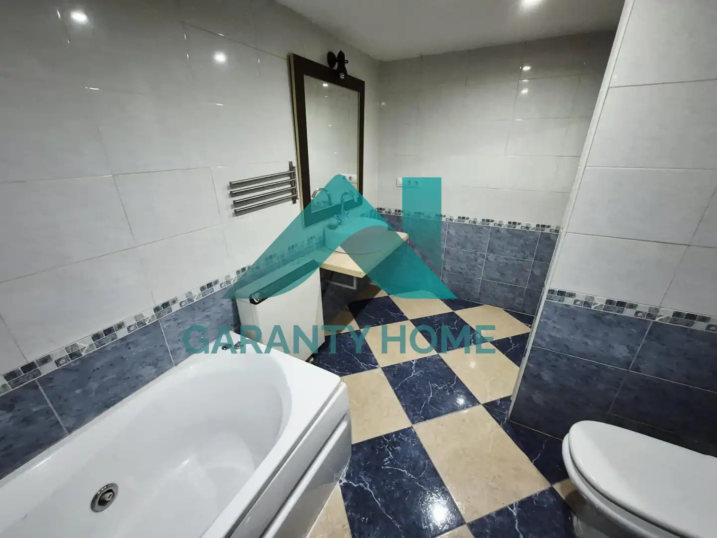 Bany de Casa o xalet en venda en Cáceres amb Aire condicionat, Calefacció i Terrassa