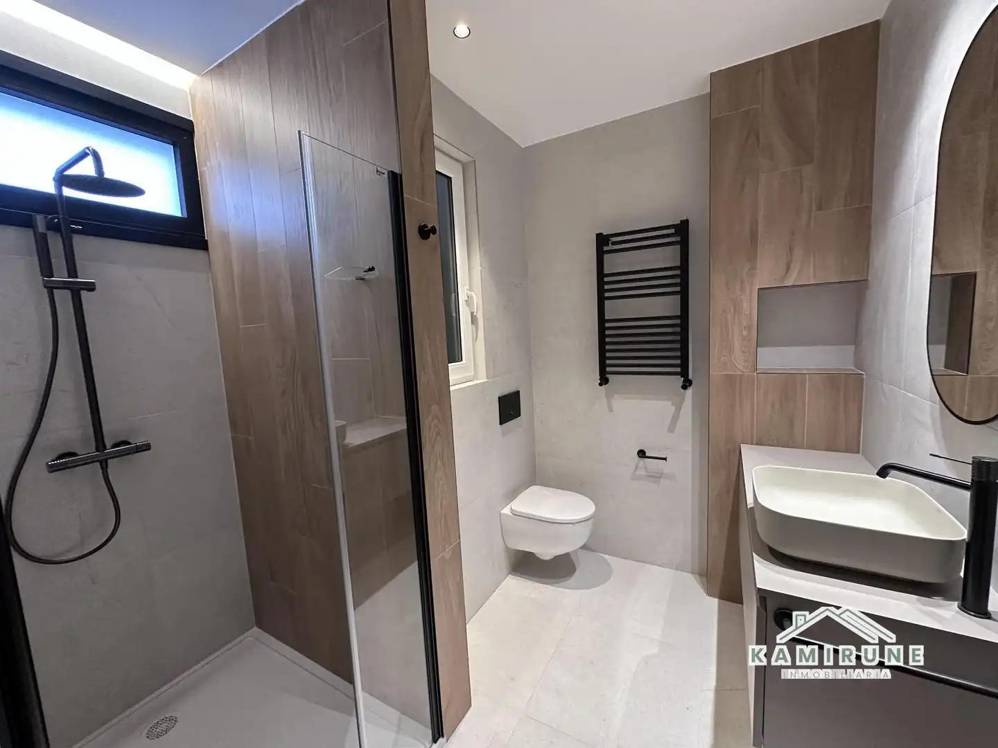 Bathroom of Flat for rent in Bilbao   with Heating, Terrace and Storage room