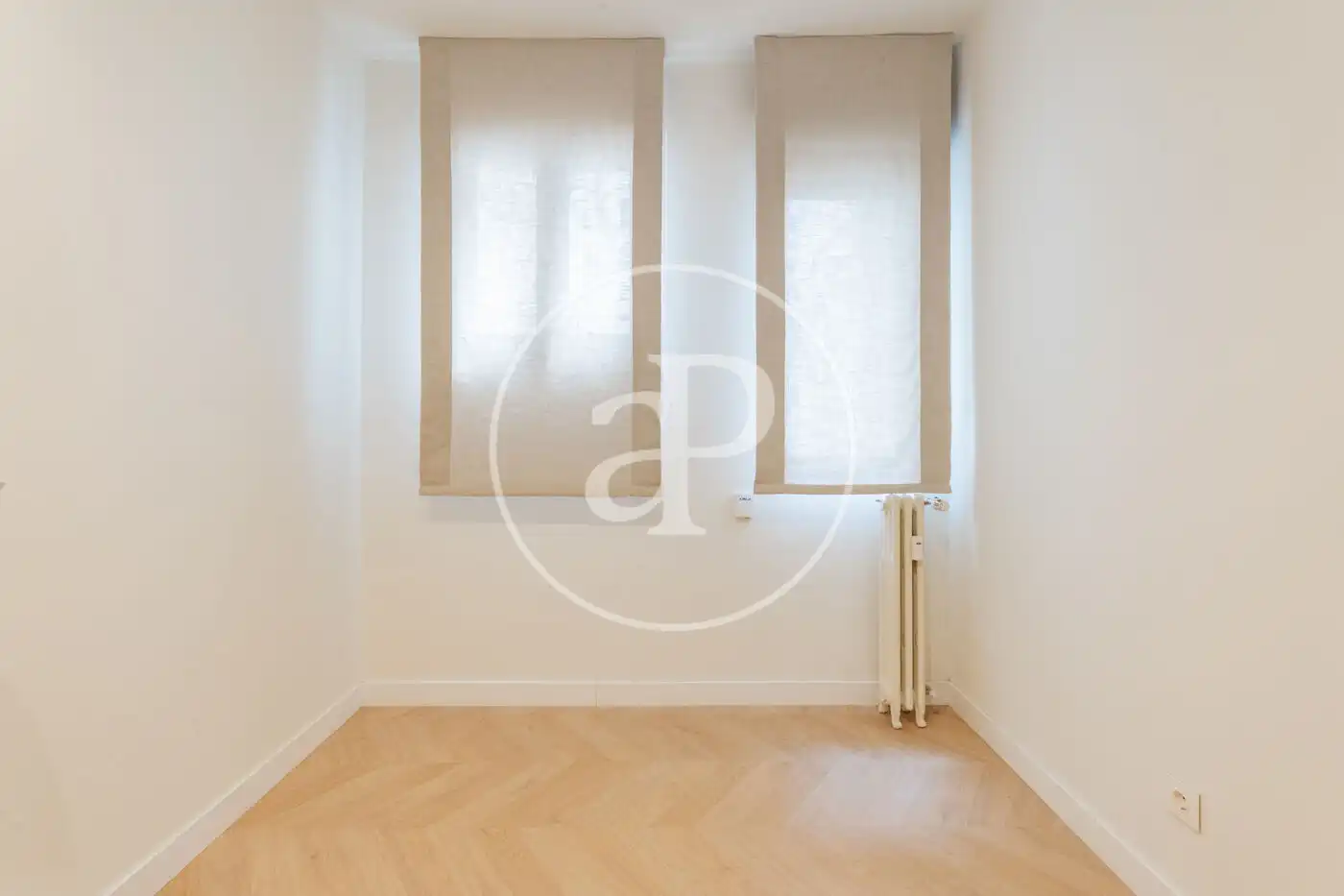 Schlafzimmer von Wohnung zur Miete in Madrid mit Klimaanlage, Heizung und Möbliert