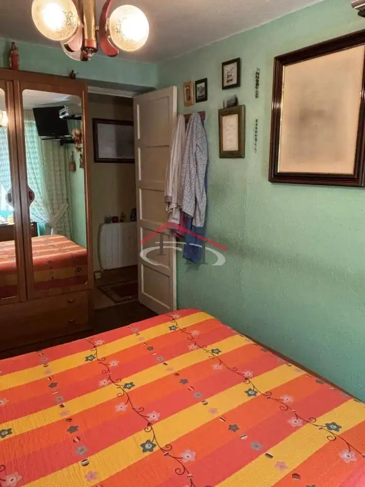 Dormitori de Casa o xalet en venda en León Capital  amb Jardí privat