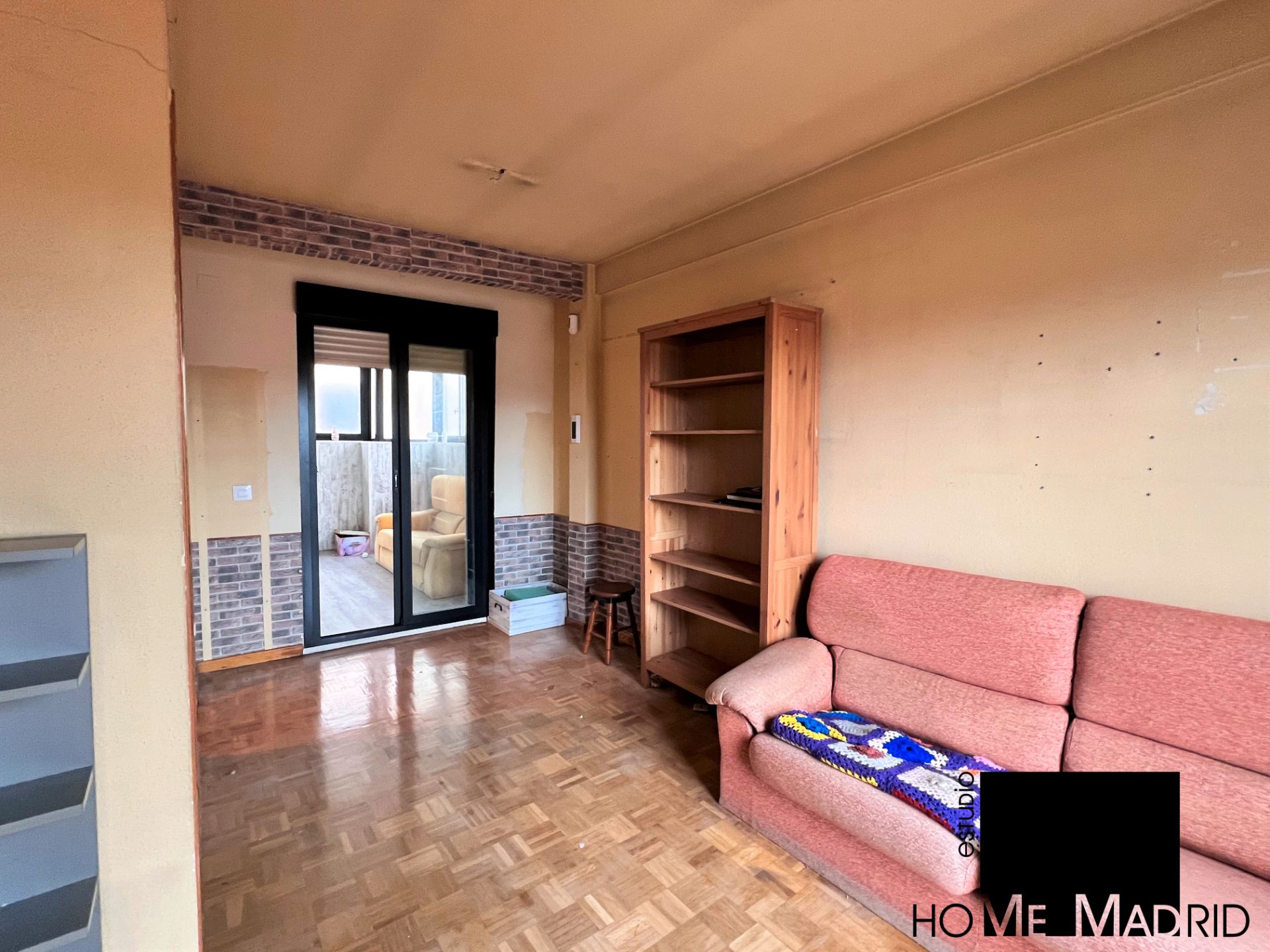 Sala d'estar de Pis en venda en  Madrid Capital amb Aire condicionat, Parquet i Terrassa