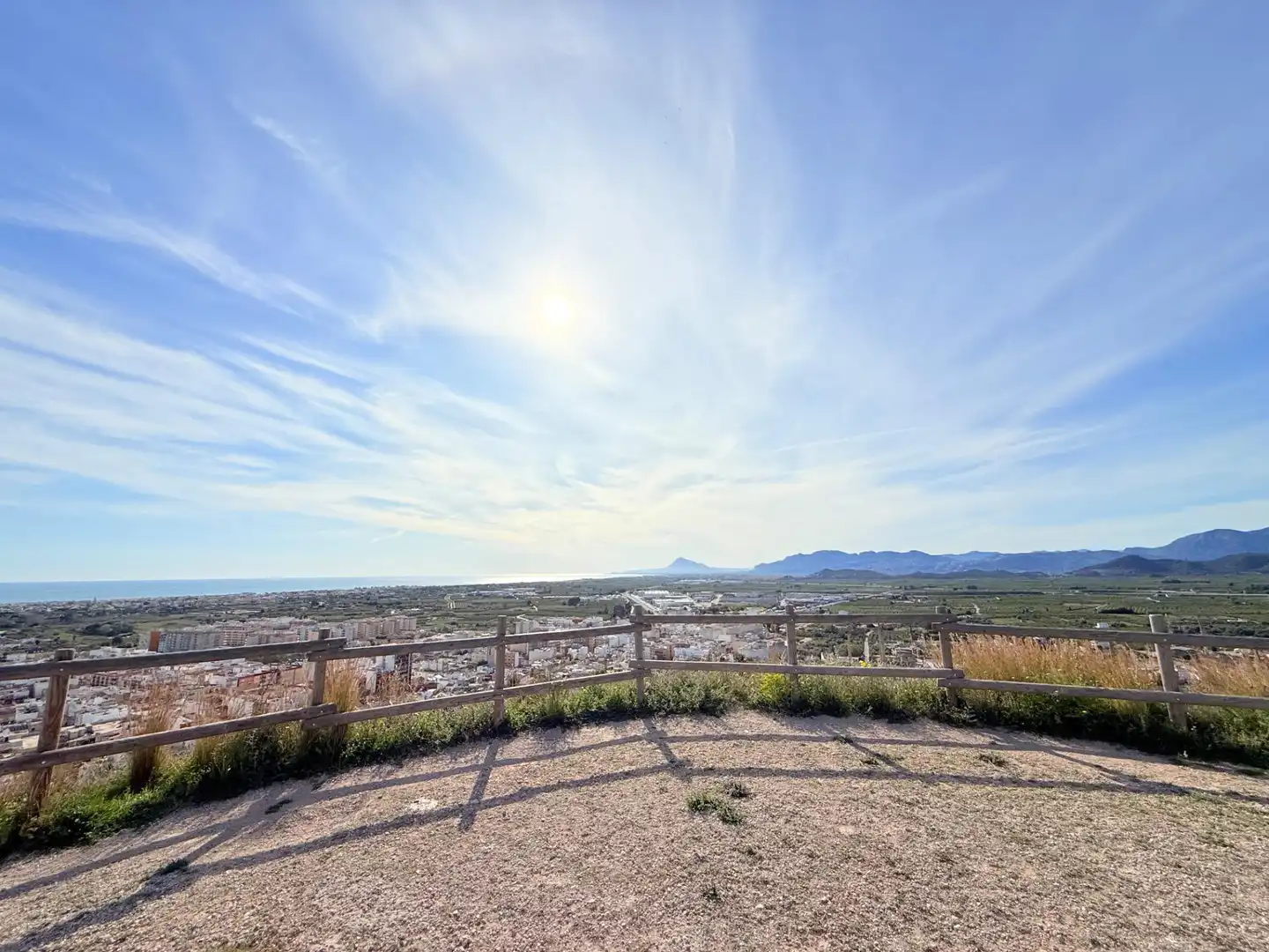 Vista exterior de Casa o xalet en venda en Oliva amb Aire condicionat, Jardí privat i Terrassa