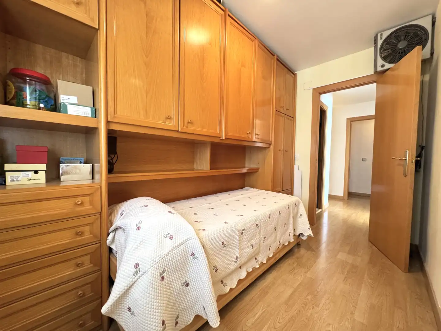 Dormitori de Pis en venda en Santa Susanna amb Aire condicionat, Jardí privat i Parquet