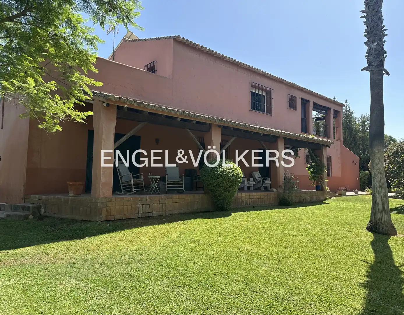 Vista exterior de Casa o xalet en venda en Espartinas amb Aire condicionat, Calefacció i Jardí privat