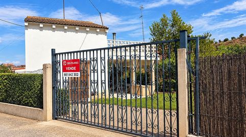 Finca en venta en una ubicación privilegiada de Arnedo, junto a la Vía Verde y muy cerca del centro. Dispone de vivienda con 25 m