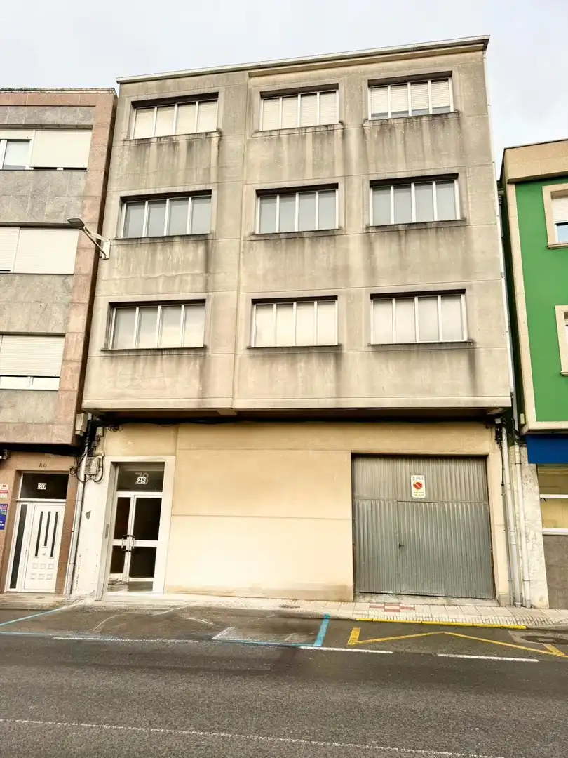 Vista exterior de Edificio en venta en A Laracha  