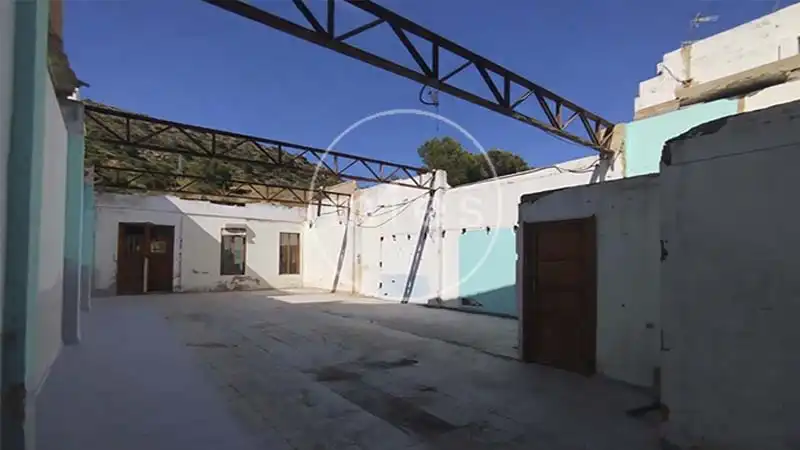 Vista exterior de Local en venta en Montserrat