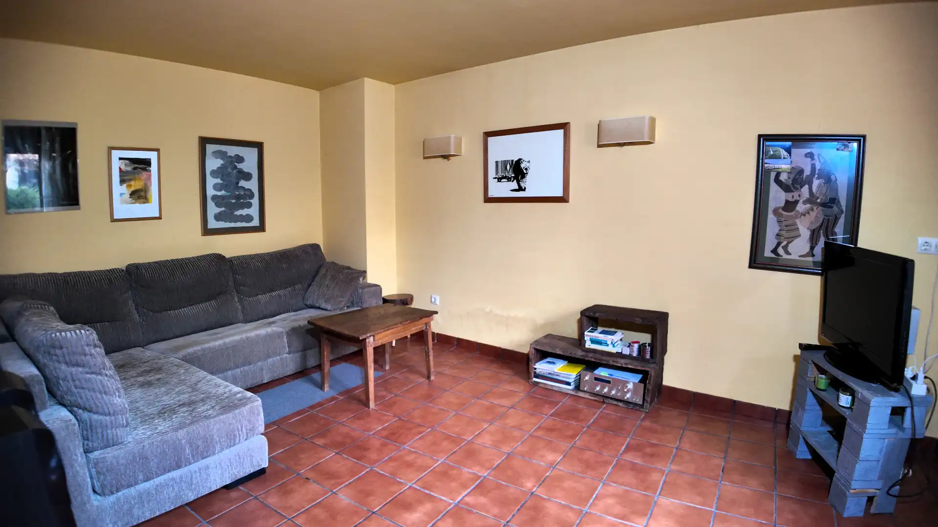 Sala d'estar de Finca rústica en venda en Pomar de Valdivia amb Parquet i Moblat