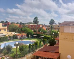 Vista exterior de Àtic de lloguer en Los Barrios amb Aire condicionat i Piscina comunitària