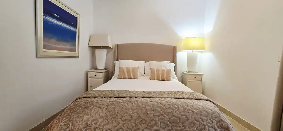 Bedroom of Flat for sale in Benahavís  with Air Conditioner, Terrace and Storage room