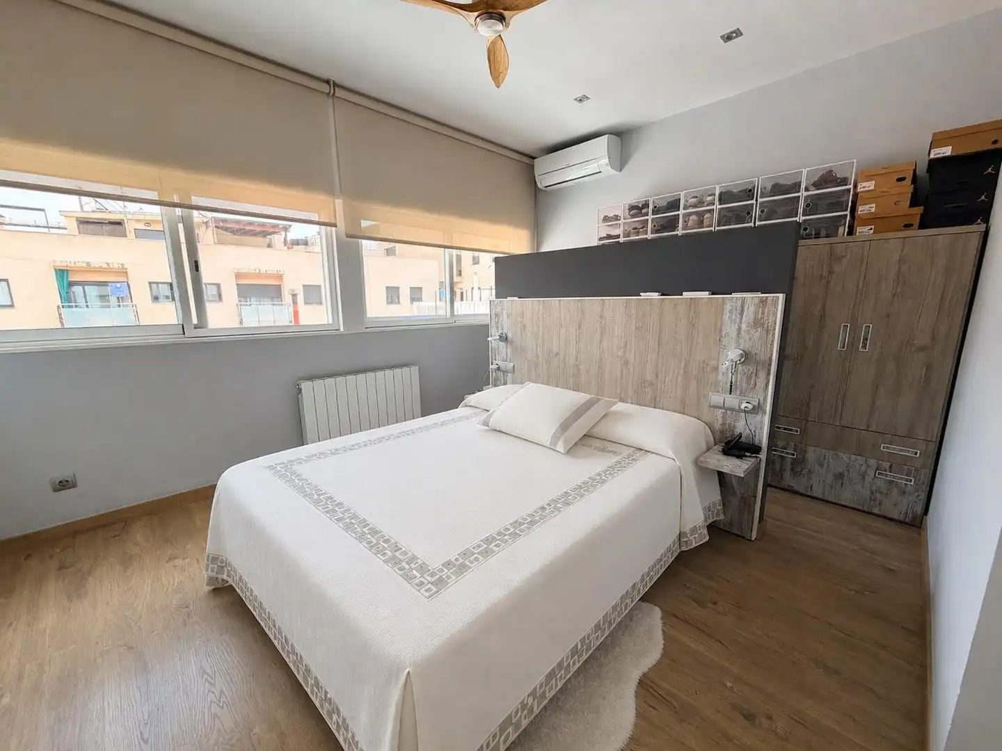 Bedroom of Houses for sale in Badalona  with Air Conditioner, Heating and Parquet flooring