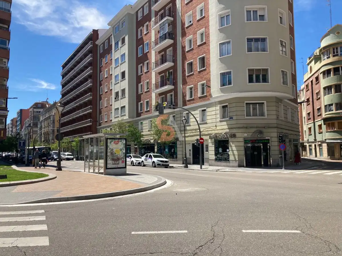 Außenansicht von Wohnung zur Miete in Valladolid mit Klimaanlage, Heizung und Terrasse