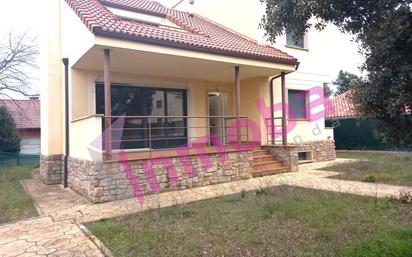 Vista exterior de Casa o xalet en venda en Aranda de Duero amb Terrassa i Balcó