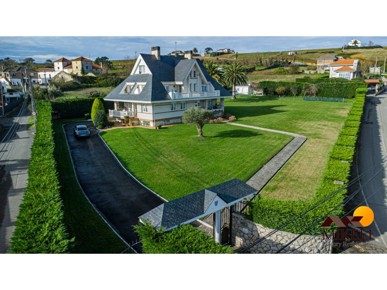 Vista exterior de Casa o xalet en venda en Santa Cruz de Bezana amb Calefacció, Jardí privat i Terrassa