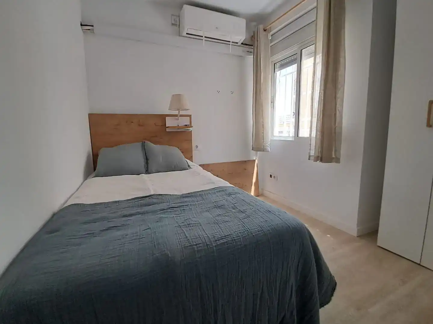 Habitación de Piso de alquiler en Sevilla con Aire acondicionado, Parquet y Amueblado