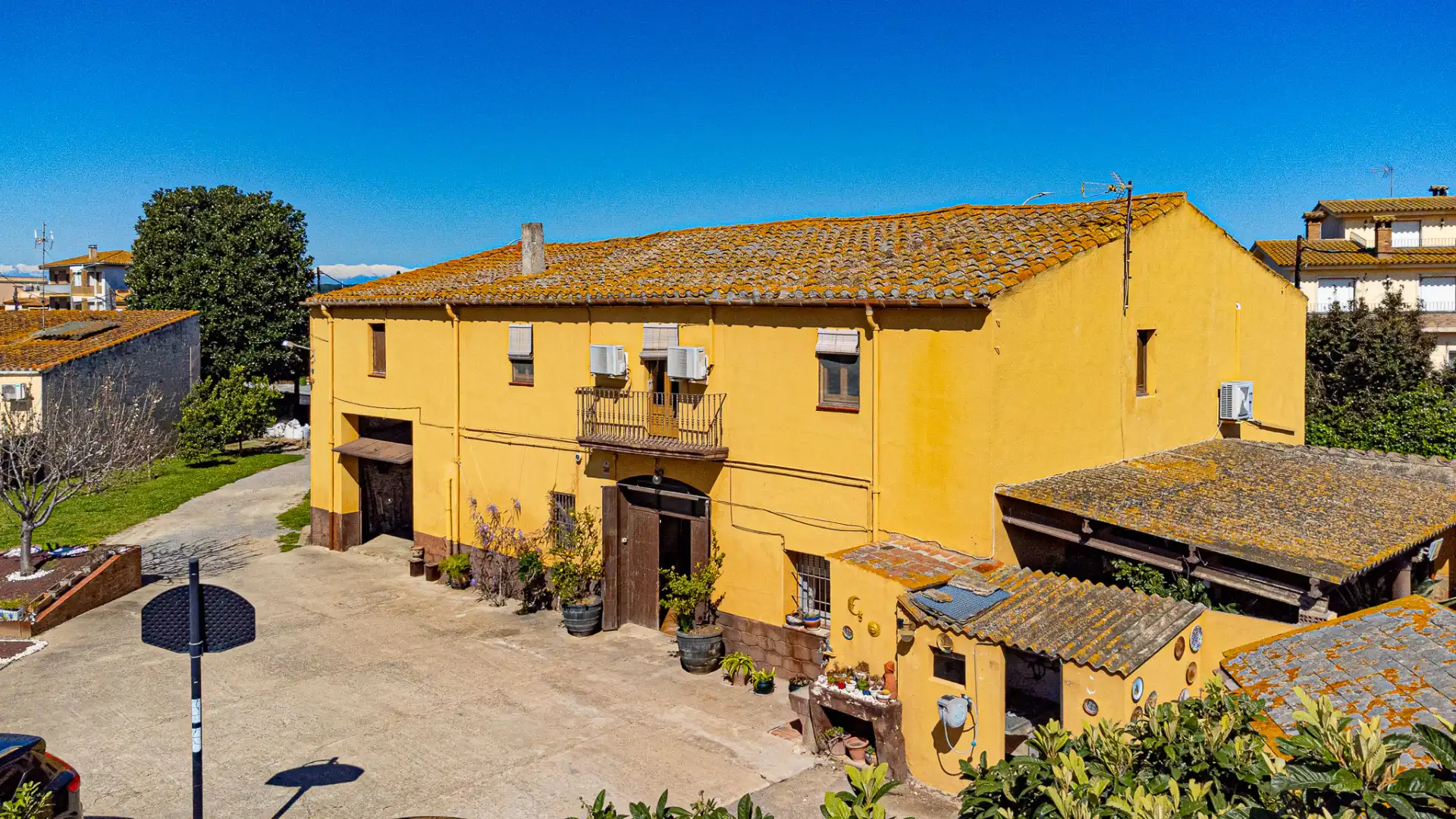 Vista exterior de Casa o chalet en venta en Verges con Aire acondicionado, Jardín privado y Piscina