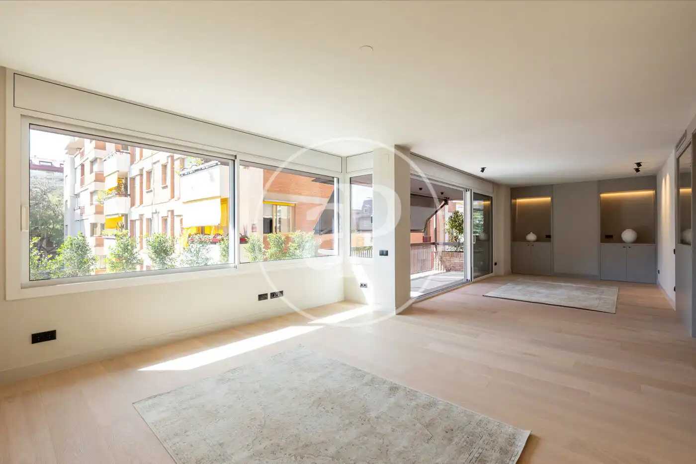 Außenansicht von Wohnung zum Verkauf in Barcelona mit Klimaanlage, Heizung und Terrasse
