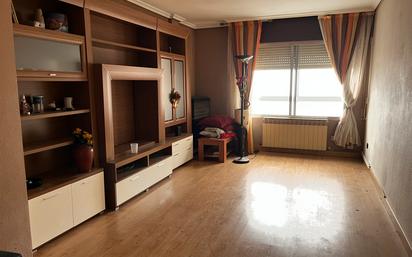 Living room of Flat for sale in Valladolid Capital  with Heating, Parquet flooring and Terrace