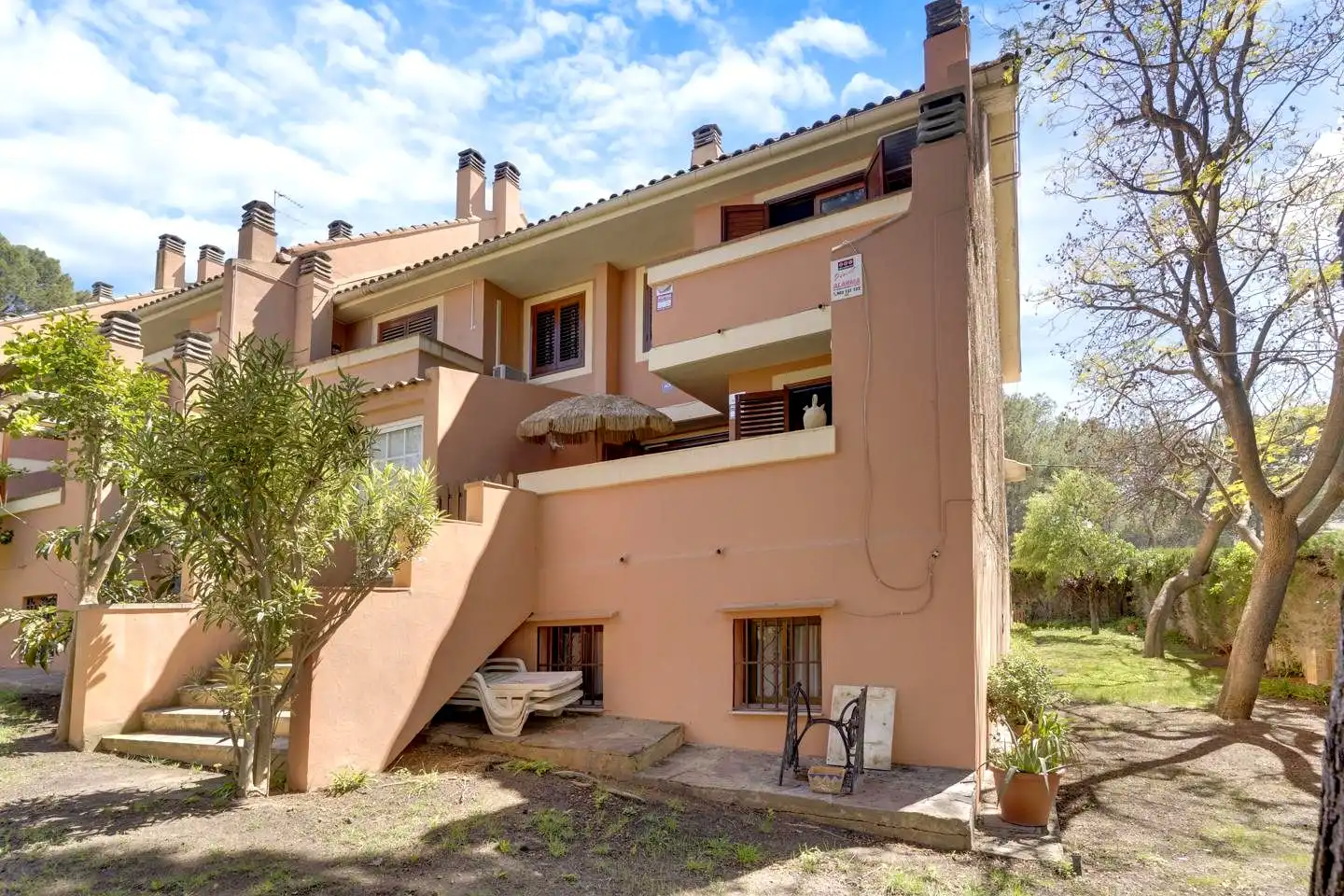 Vista exterior de Casa adosada en venda en Paterna amb Aire condicionat, Calefacció i Terrassa