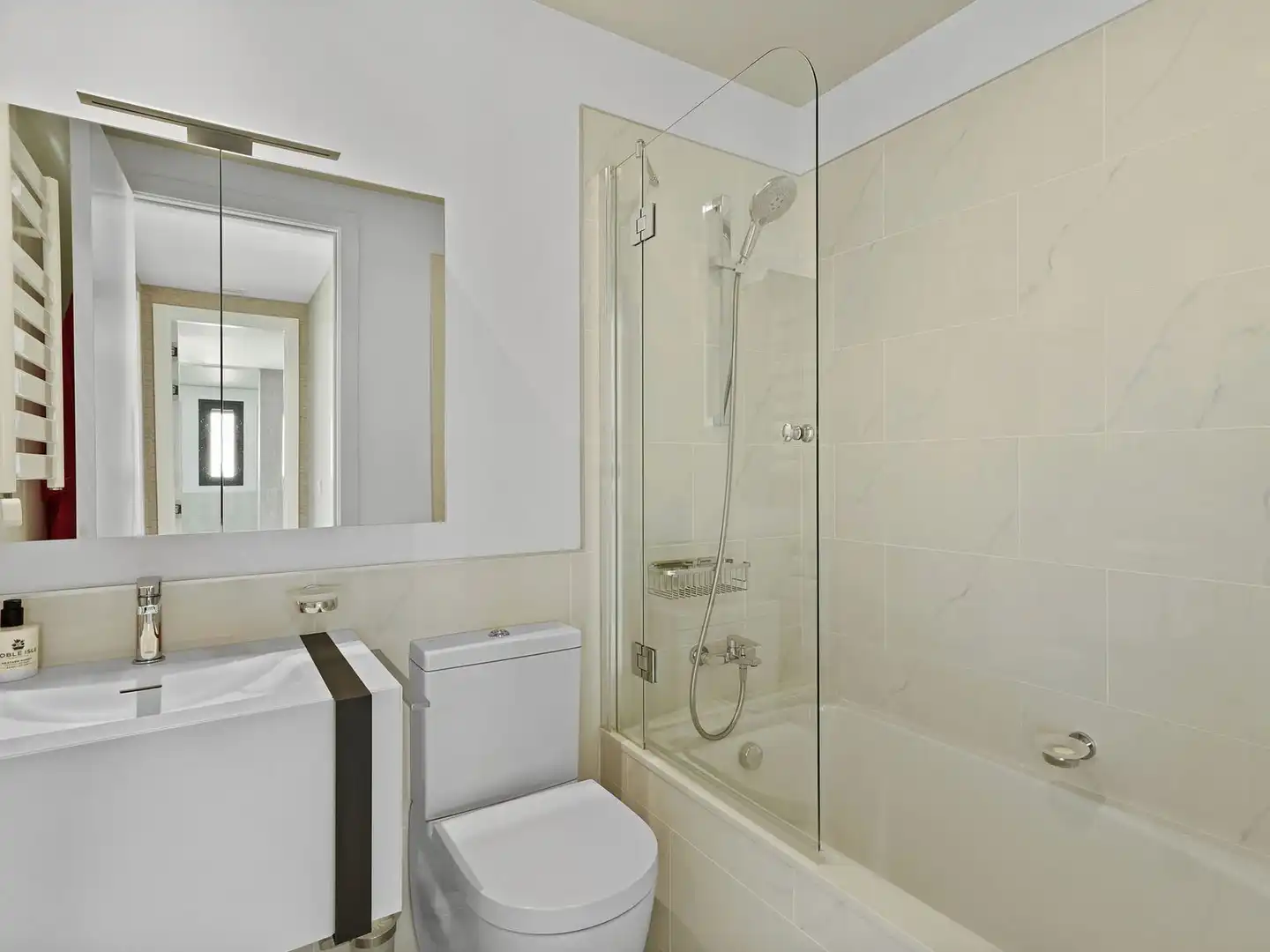 Bany de Apartament en venda en Estepona amb Aire condicionat, Terrassa i Traster