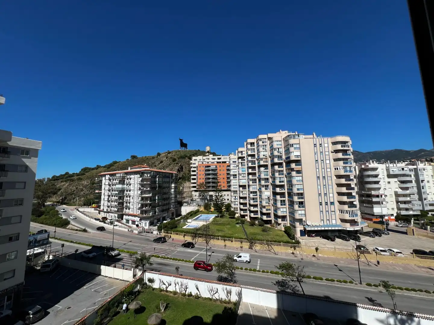 Vista exterior de Piso en venta en Fuengirola con Jardín privado, Terraza y Piscina comunitaria