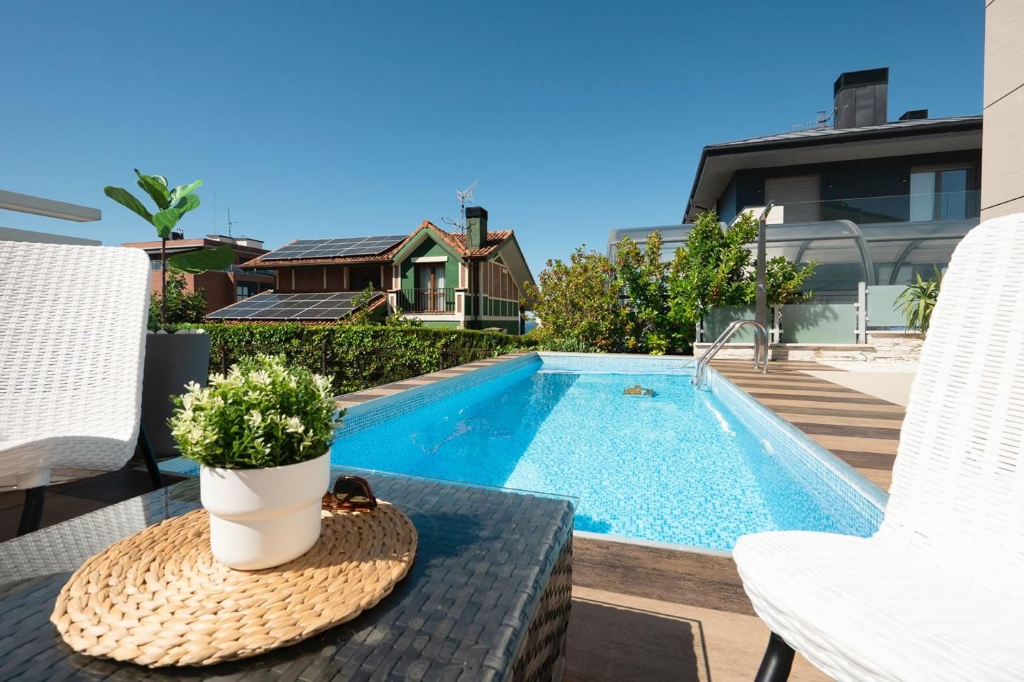 Swimming pool of House or chalet for sale in Castro-Urdiales  with Air Conditioner, Heating and Private garden