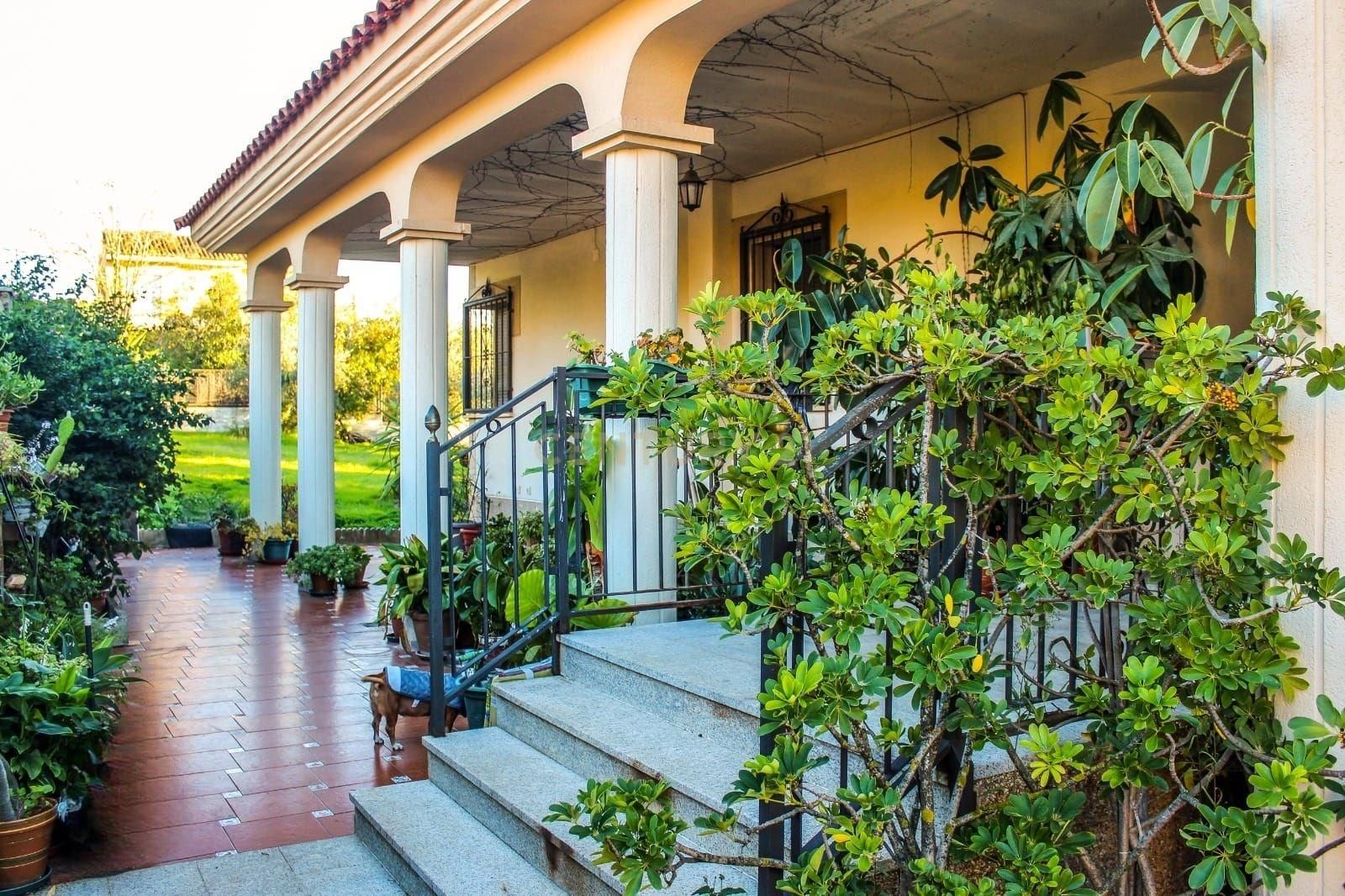 Vista exterior de Casa o xalet en venda en Cáceres Capital amb Aire condicionat, Jardí privat i Traster