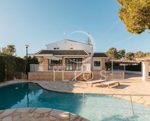 Vista exterior de Casa o xalet en venda en Paterna amb Aire condicionat, Jardí privat i Terrassa