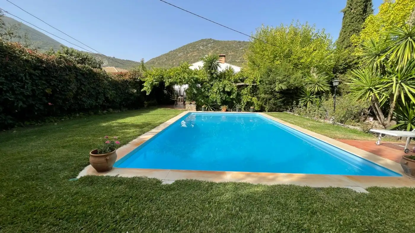 Piscina de Casa o xalet en venda en Carcabuey amb Calefacció, Jardí privat i Terrassa