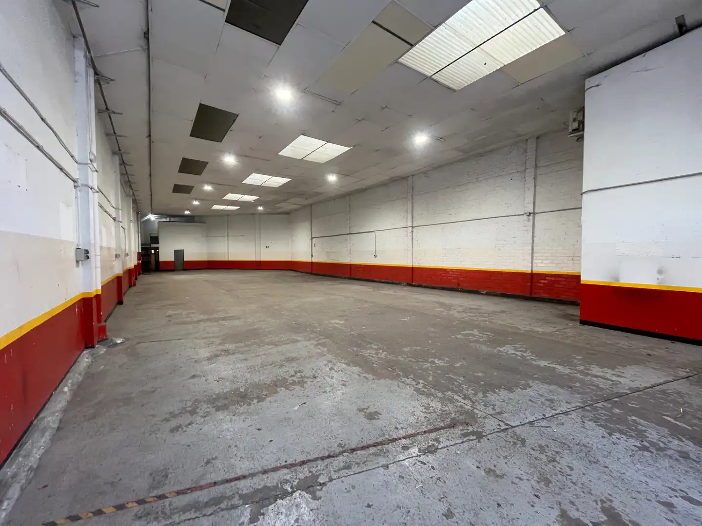 Nave industrial de alquiler en Girona con Alarma